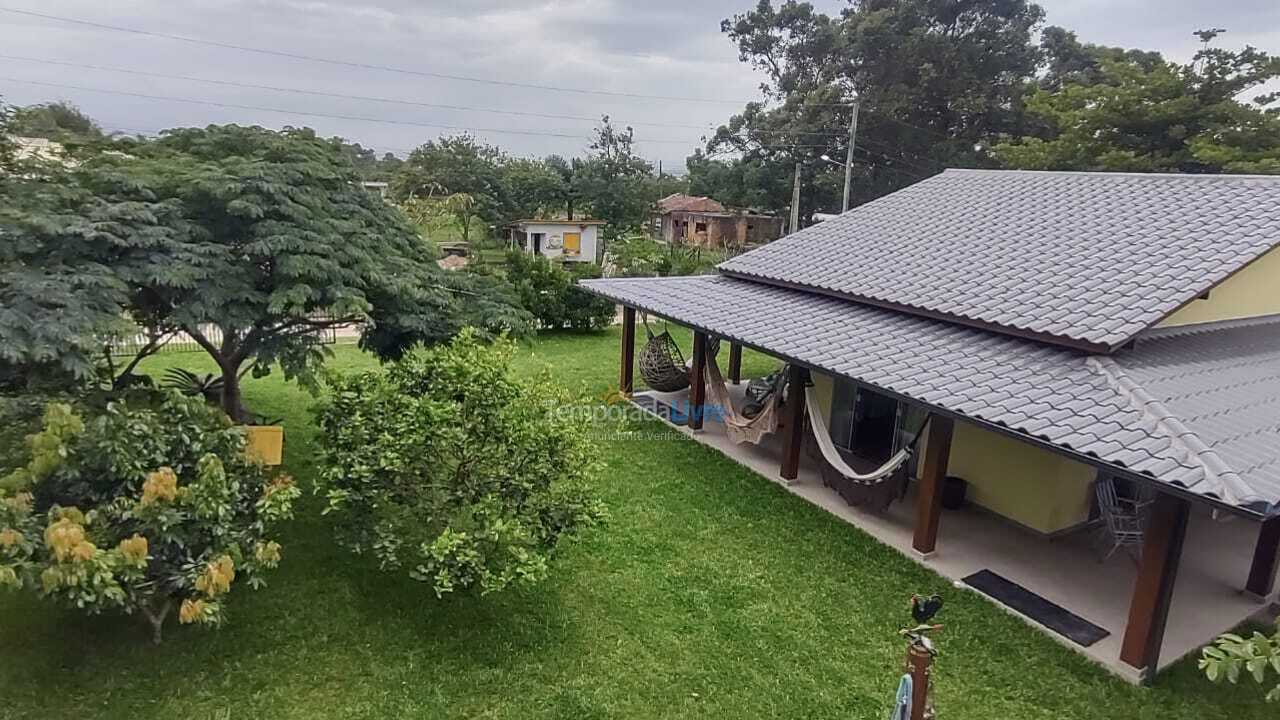 Casa para alquiler de vacaciones em Imbituba (Praia do Rosa)