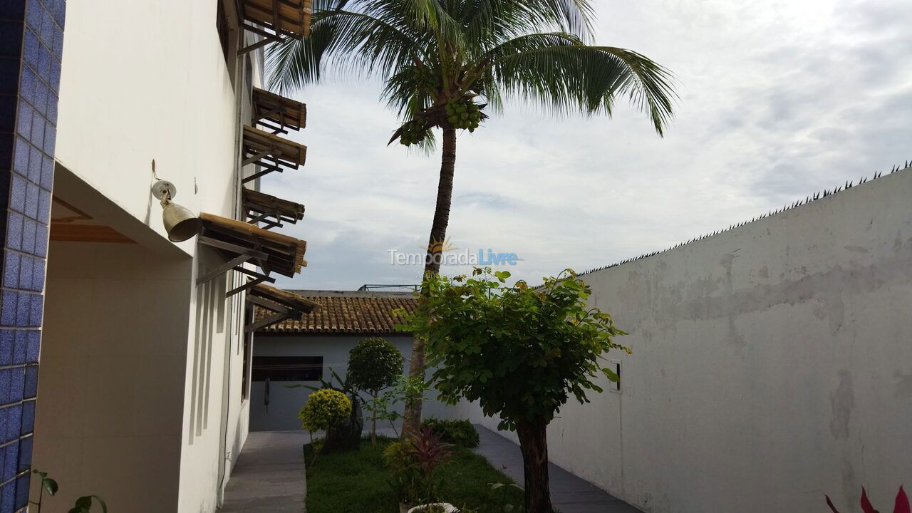 Casa para aluguel de temporada em Lauro de Freitas (Praia de Ipitanga)