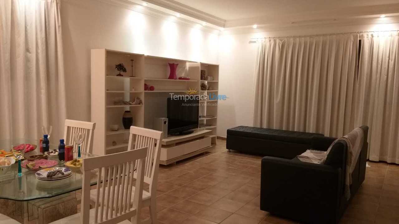 Apartamento para aluguel de temporada em Guarujá (Pitangueiras)