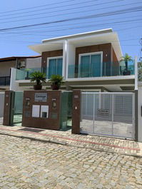 EXCELENTES CASAS COM VISTA DO MAR !! à 80M DO MAR (Casa 01 e Casa 02)