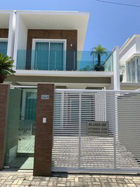 EXCELENTES CASAS COM VISTA DO MAR !! à 80M DO MAR (Casa 01 e Casa 02)