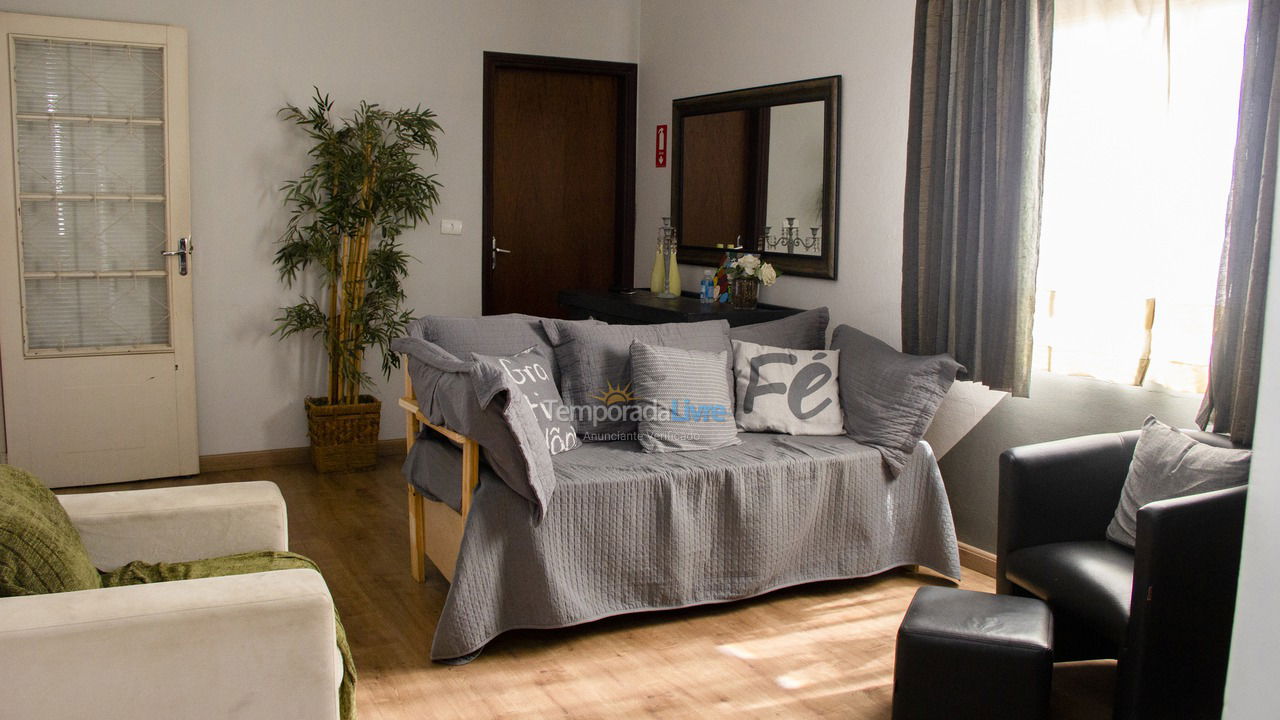 Casa para aluguel de temporada em São João da Boa Vista (Villa Clayton)