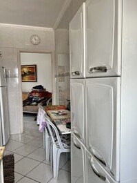 Cozinha com armários 