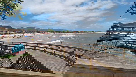 Casa con piscina, Wi-fi, en la corte del mar, aire acondicionado, prox Caiobá