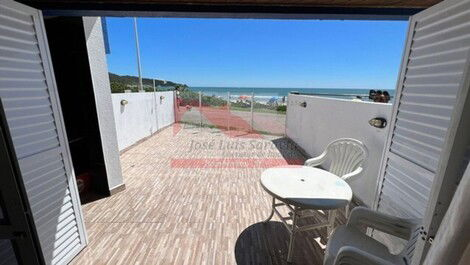 Facing the sea, large duplex with a spectacular view of the beach!