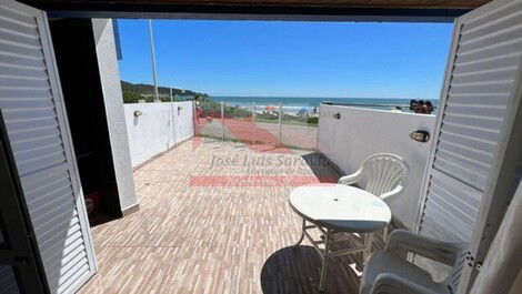 Frente ao mar, amplo duplex com uma vista espetacular da praia!