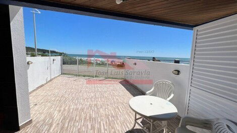 Facing the sea, large duplex with a spectacular view of the beach!