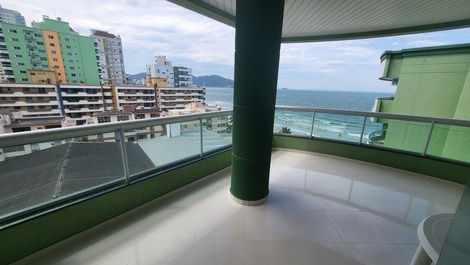 Apartamento á 50 mts do mar para 08 pessoas