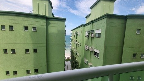 Apartamento a 50 metros del mar para 08 personas