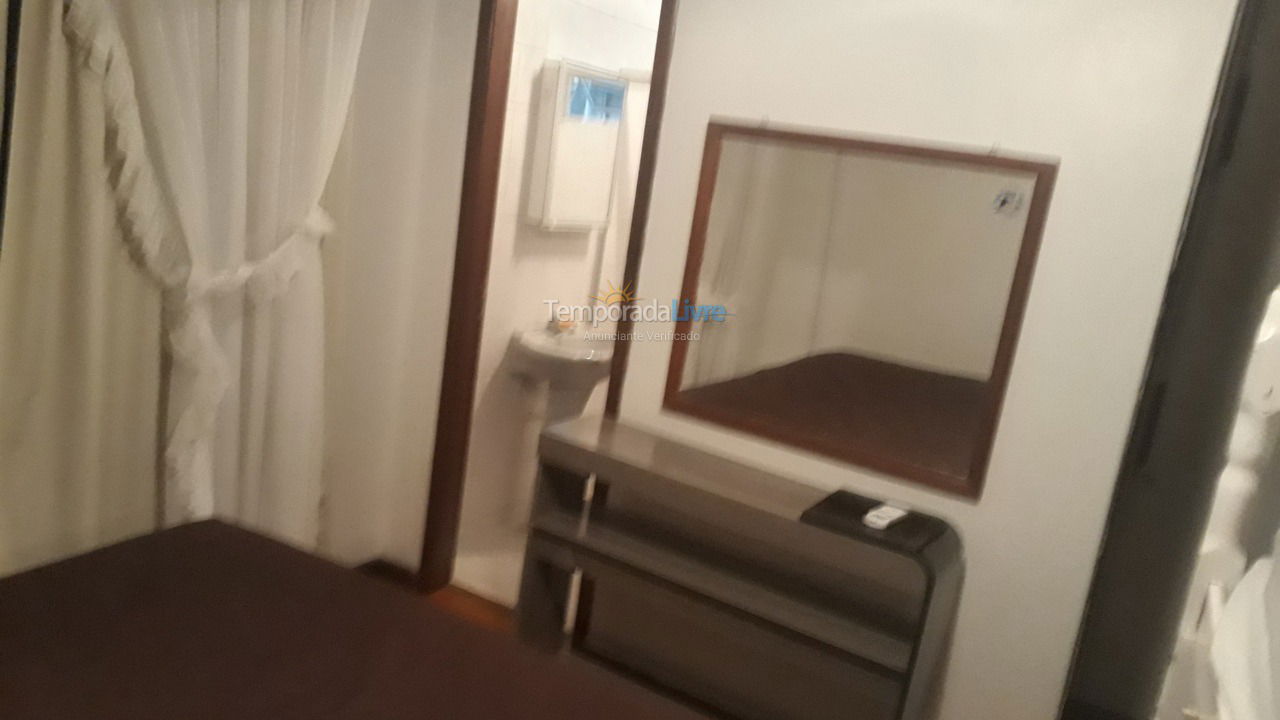Apartamento para aluguel de temporada em Itapema (Meia Praia)