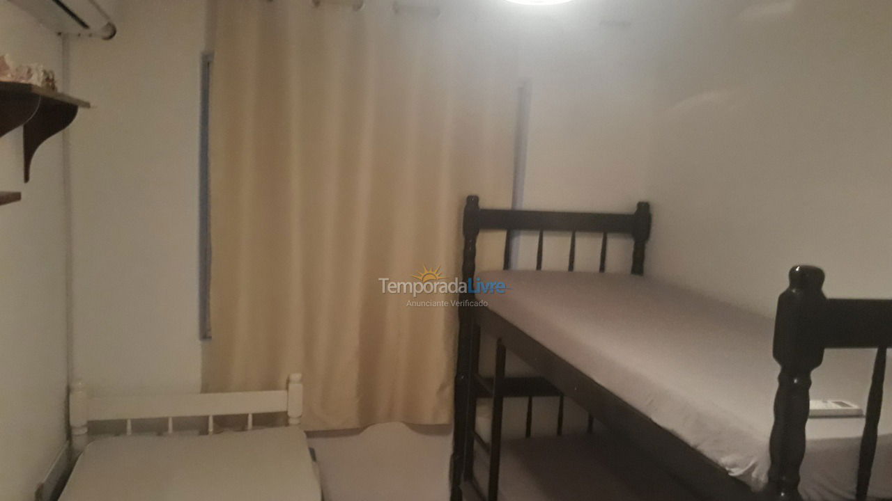 Apartamento para aluguel de temporada em Itapema (Meia Praia)