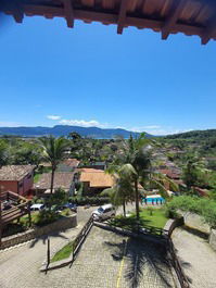 Encantadora com vista, piscina, ofurô. No Perequê.