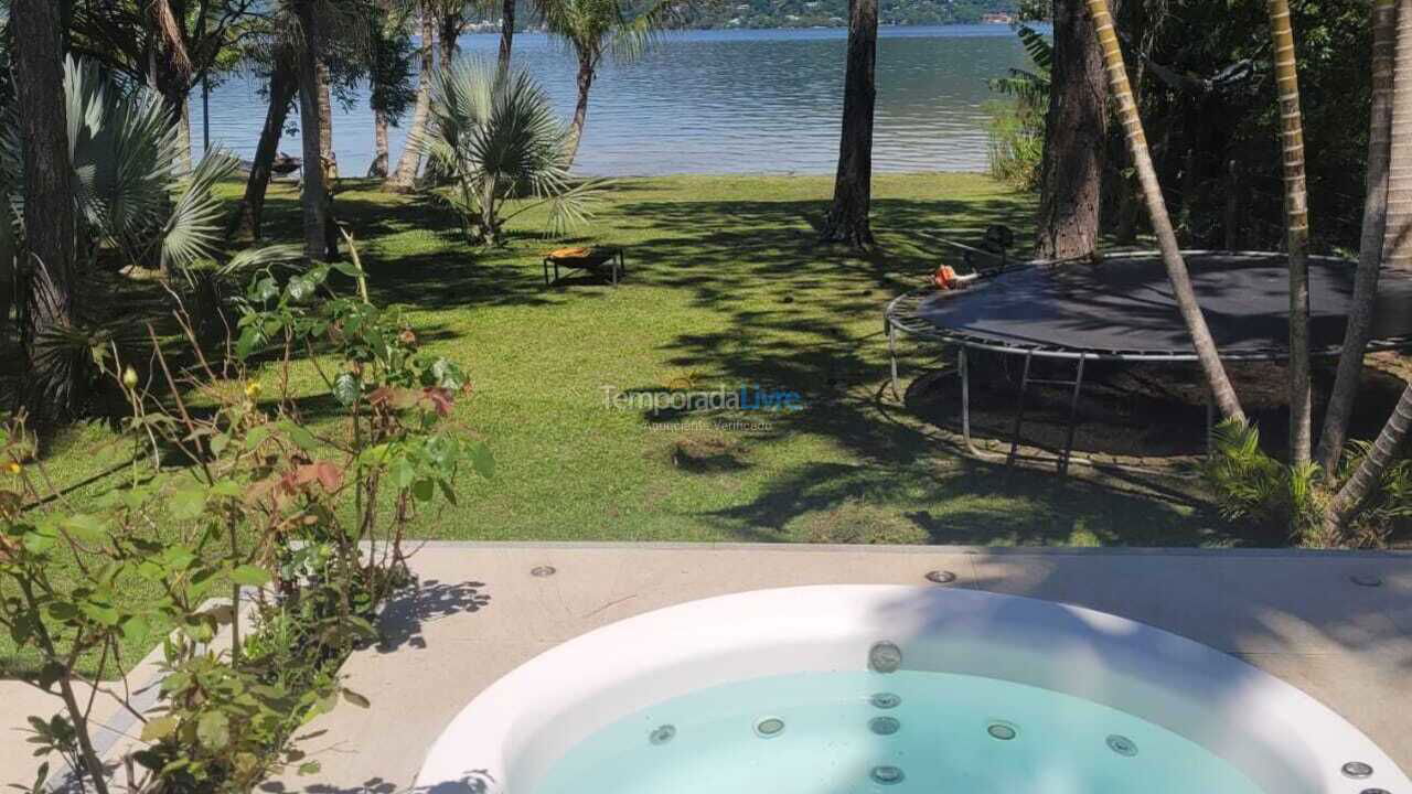 Casa para aluguel de temporada em Florianópolis (Praia Mole)