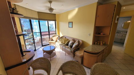 Apartamento de 2 dormitorios con vistas al mar en la Playa de Bombas