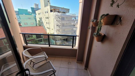 Apartamento de 2 dormitórios com vista para o mar na Praia de Bombas