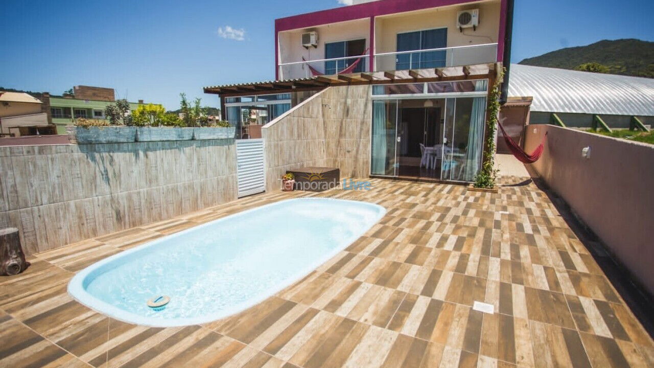 Casa para alquiler de vacaciones em Governador Celso Ramos (Praia de Palmas)