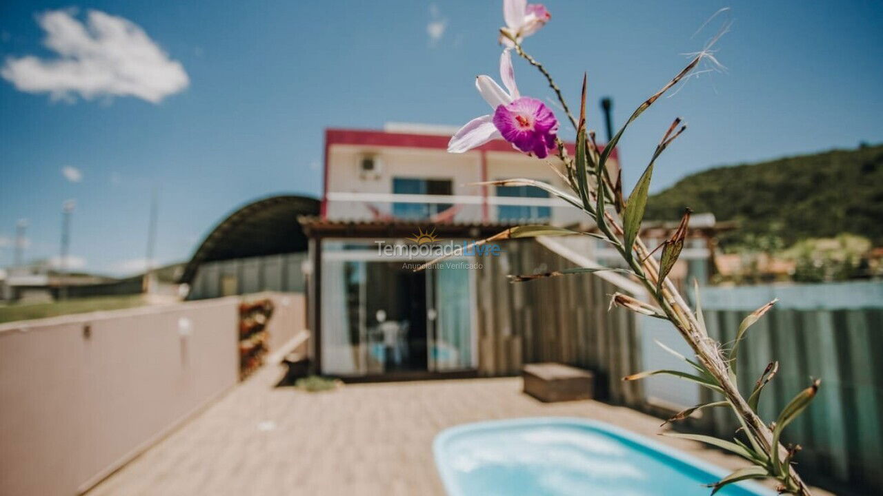 Casa para aluguel de temporada em Governador Celso Ramos (Praia de Palmas)