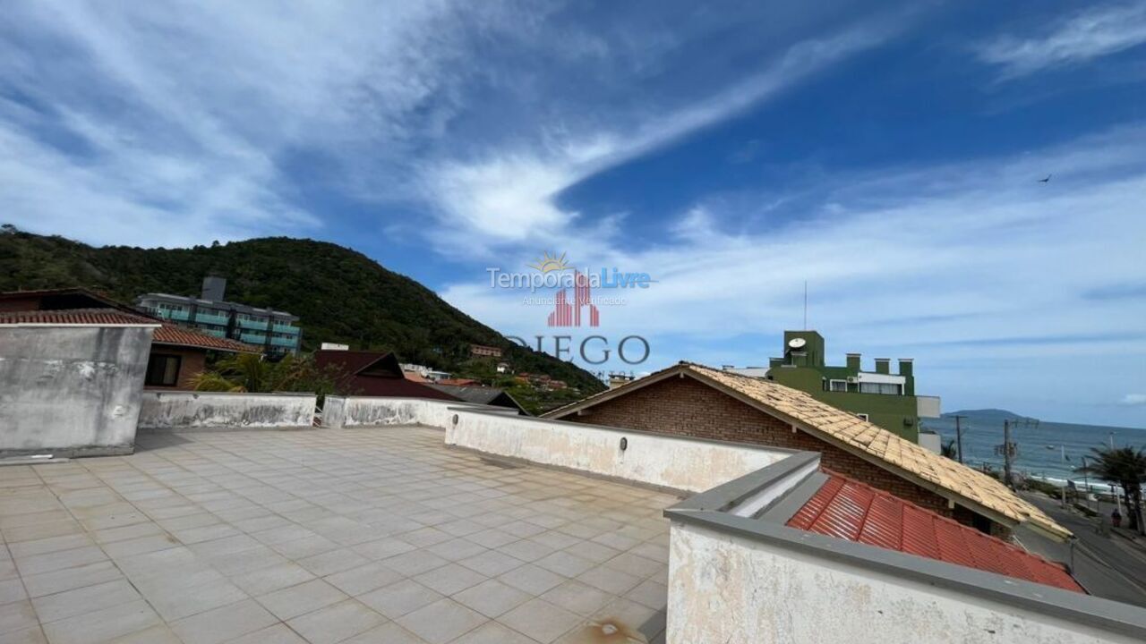 Casa para aluguel de temporada em Bombinhas (Praia de Quatro Ilhas)