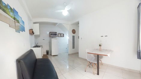 Spacious bedroom and living room close by. the beach and Airport, 2 Air (Self Check-In)