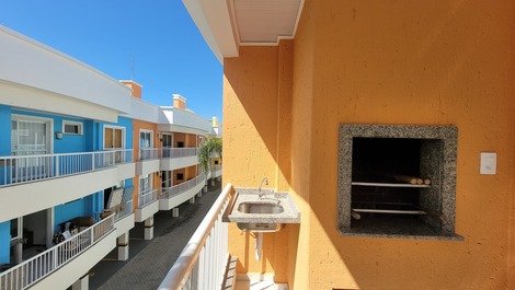 Apartamento Praia de Bombas - Cond fechado, com piscina e internet