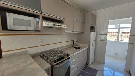 Apartamento Praia de Bombas - Cond fechado, com piscina e internet