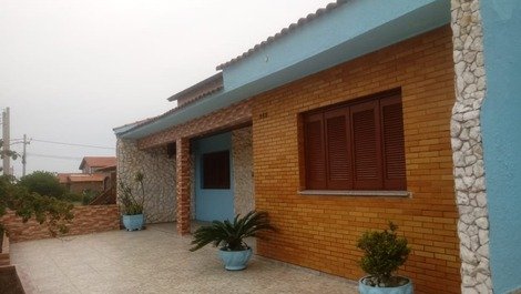 Casa Centro de Cidreira, 100m from the sea