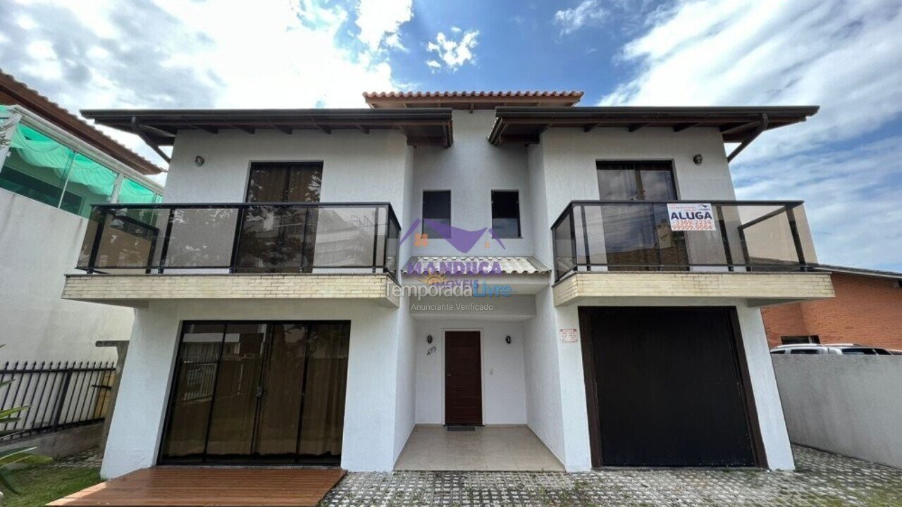 House for vacation rental in Bombinhas (Praia de Quatro Ilhas)