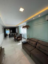 House with 03 suites on Praia do Estaleiro in Balneário Camboriu -SC,
