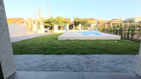 CASA COM PISCINA EM IMBÉ