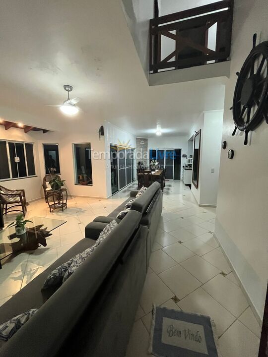 Casa para aluguel de temporada em Bertioga (Guaratuba)