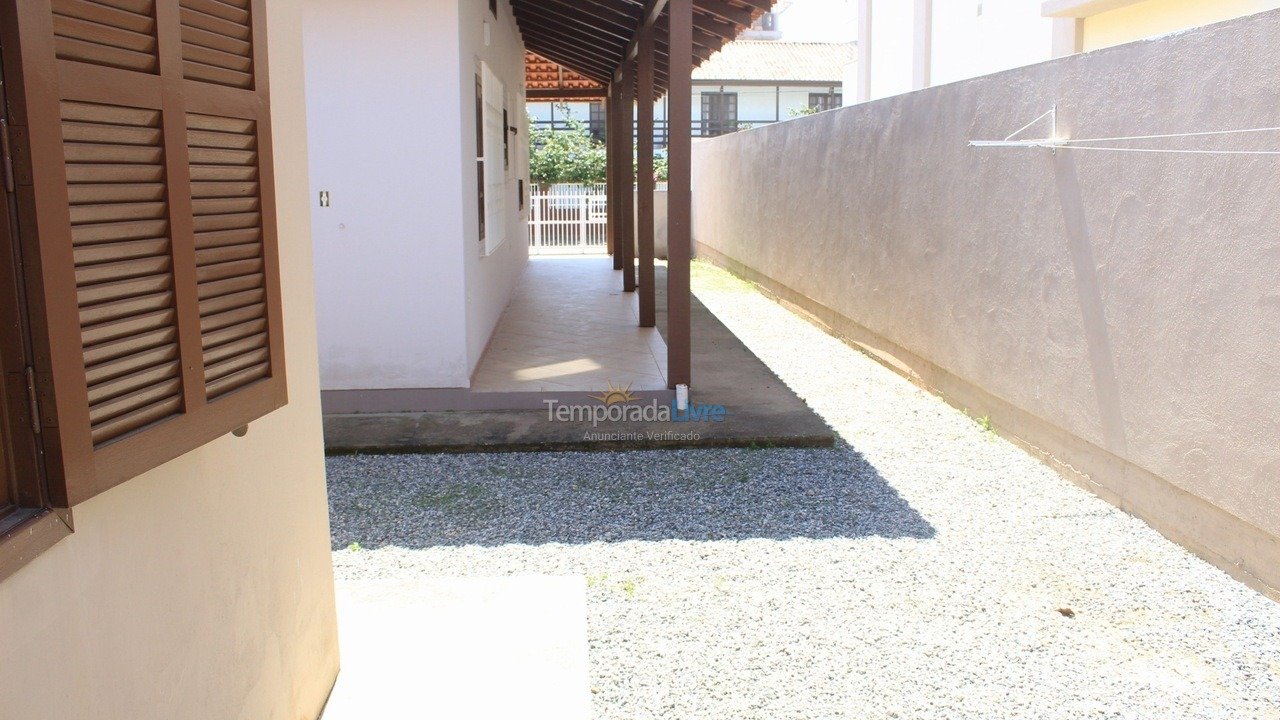 Casa para aluguel de temporada em Porto Belo (Perequê)