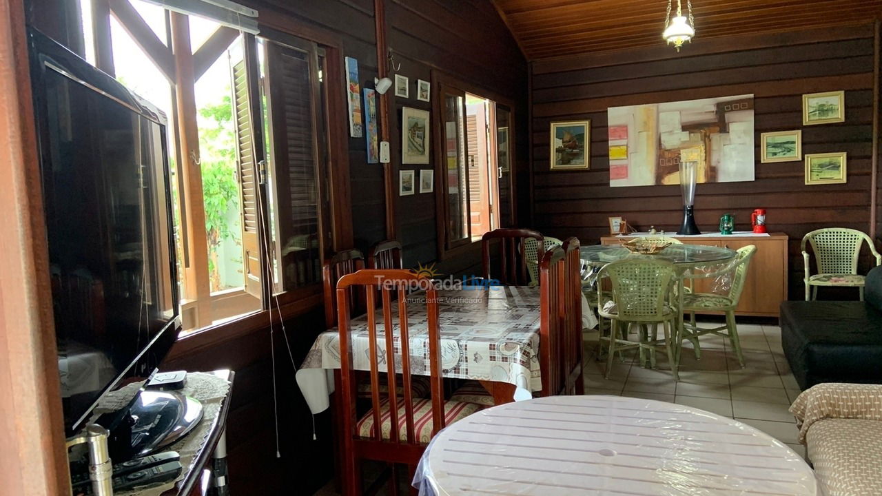 Casa para aluguel de temporada em Florianopolis (Praia dos Ingleses)