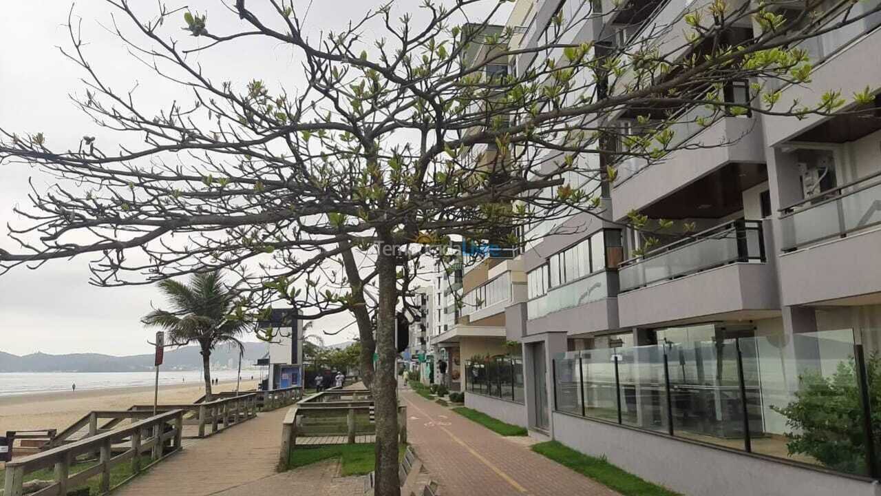 Apartamento para aluguel de temporada em Itapema (Meia Praia Frente Mar)