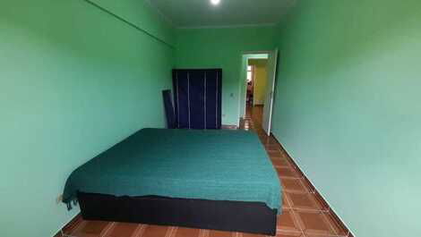 Cama de casal e armário quarto 1