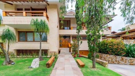🌴✨ Refugio de Lujo en Jurerê In - 5 Dorm. Frente al mar! 🏠🌊