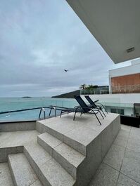 LINDA COBERTURA COM VISTA MAR