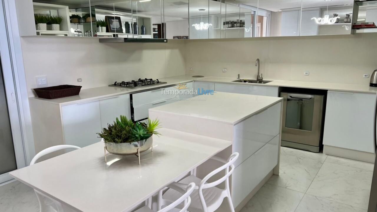 Apartamento para aluguel de temporada em Florianopolis (Praia dos Ingleses)