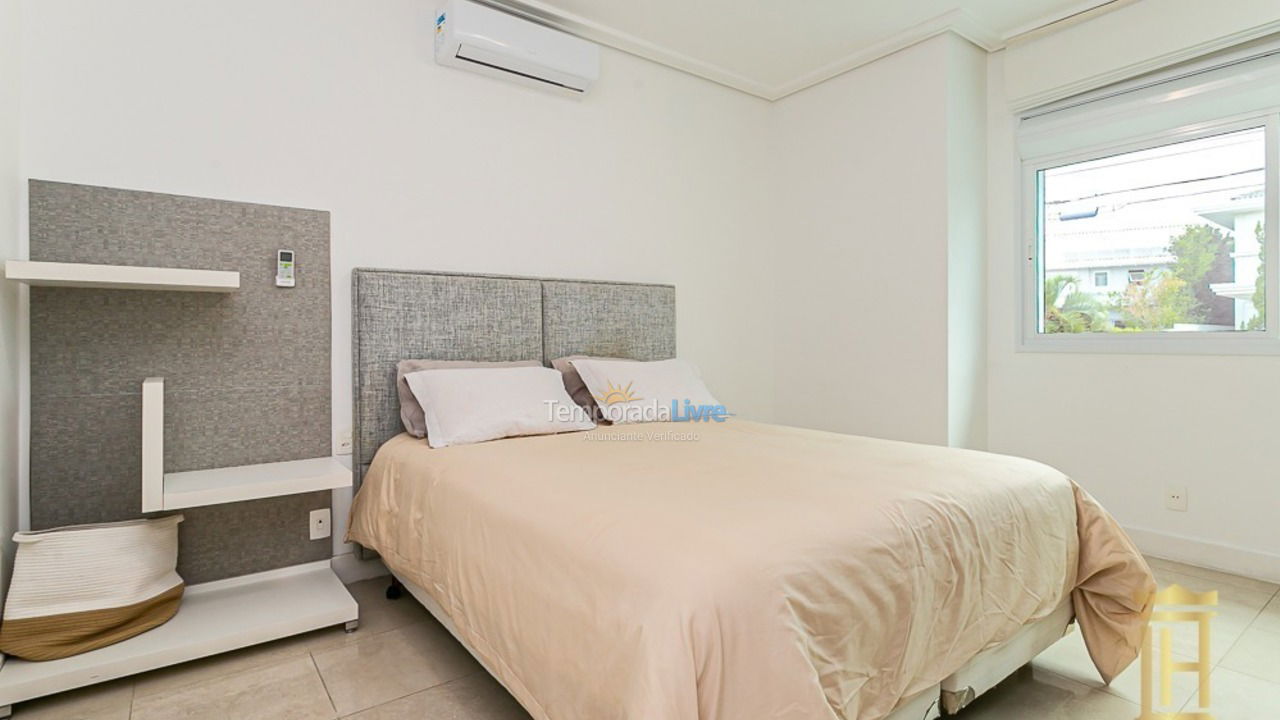 Casa para aluguel de temporada em Florianopolis (Jurerê Internacional)