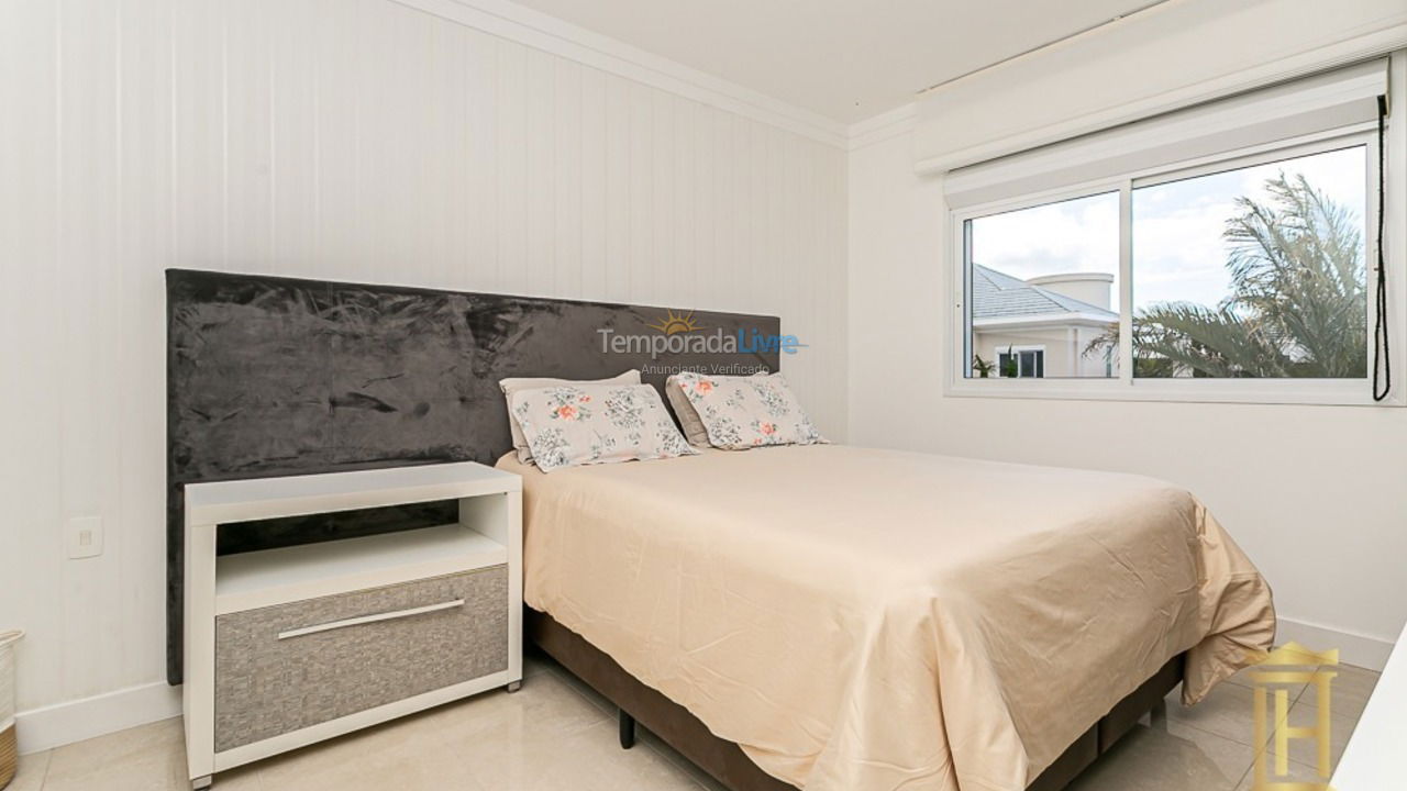Casa para aluguel de temporada em Florianopolis (Jurerê Internacional)