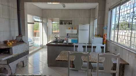 Spacious and airy house for 12 people with swimming pool, barbecue.