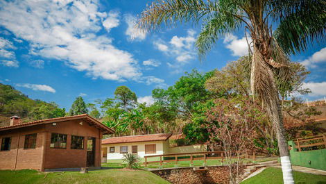 Chácara Bom Pastor- Lugar aconchegante com grande espaço externo.