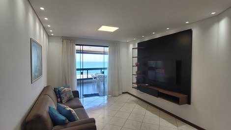 Excelente apartamento con vistas al mar en la Playa de Bombas