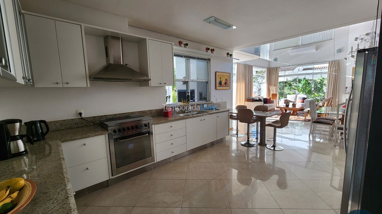 House for vacation rental in Florianopolis (Jurerê Internacional)