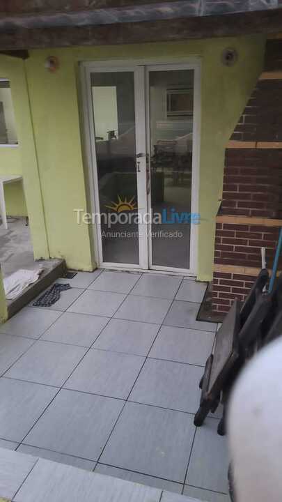 Casa para aluguel de temporada em Peruíbe (Belmira Novaes Ruinas)