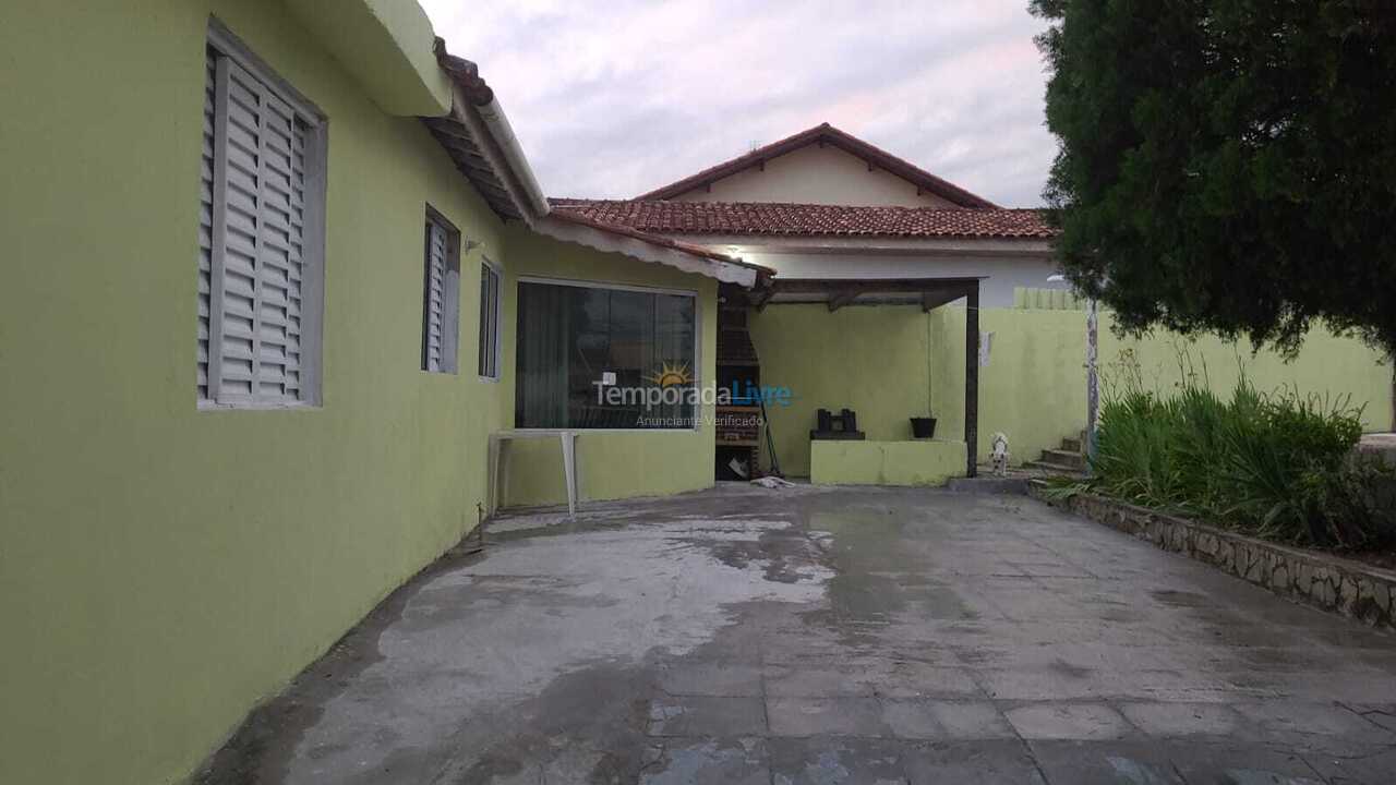 Casa para aluguel de temporada em Peruíbe (Belmira Novaes Ruinas)