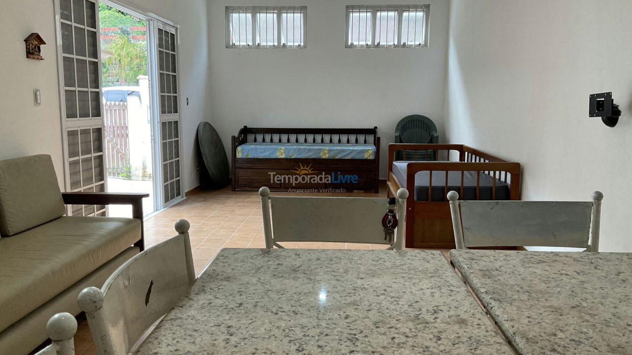 Casa para aluguel de temporada em Ubatuba (Praia Grande)