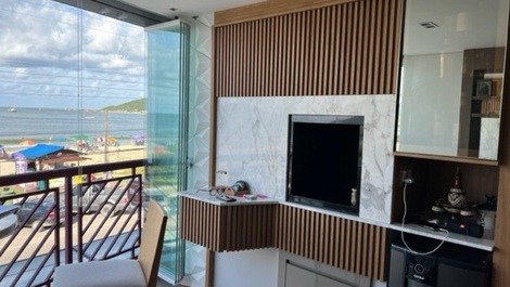 Excelente apartamento frente al mar en Enseada 3 habitaciones con AC, WI-FI