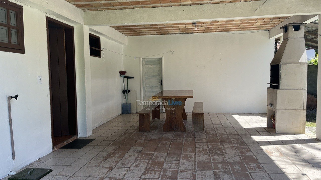 Casa para aluguel de temporada em Garopaba (Praia da Ferrugem)