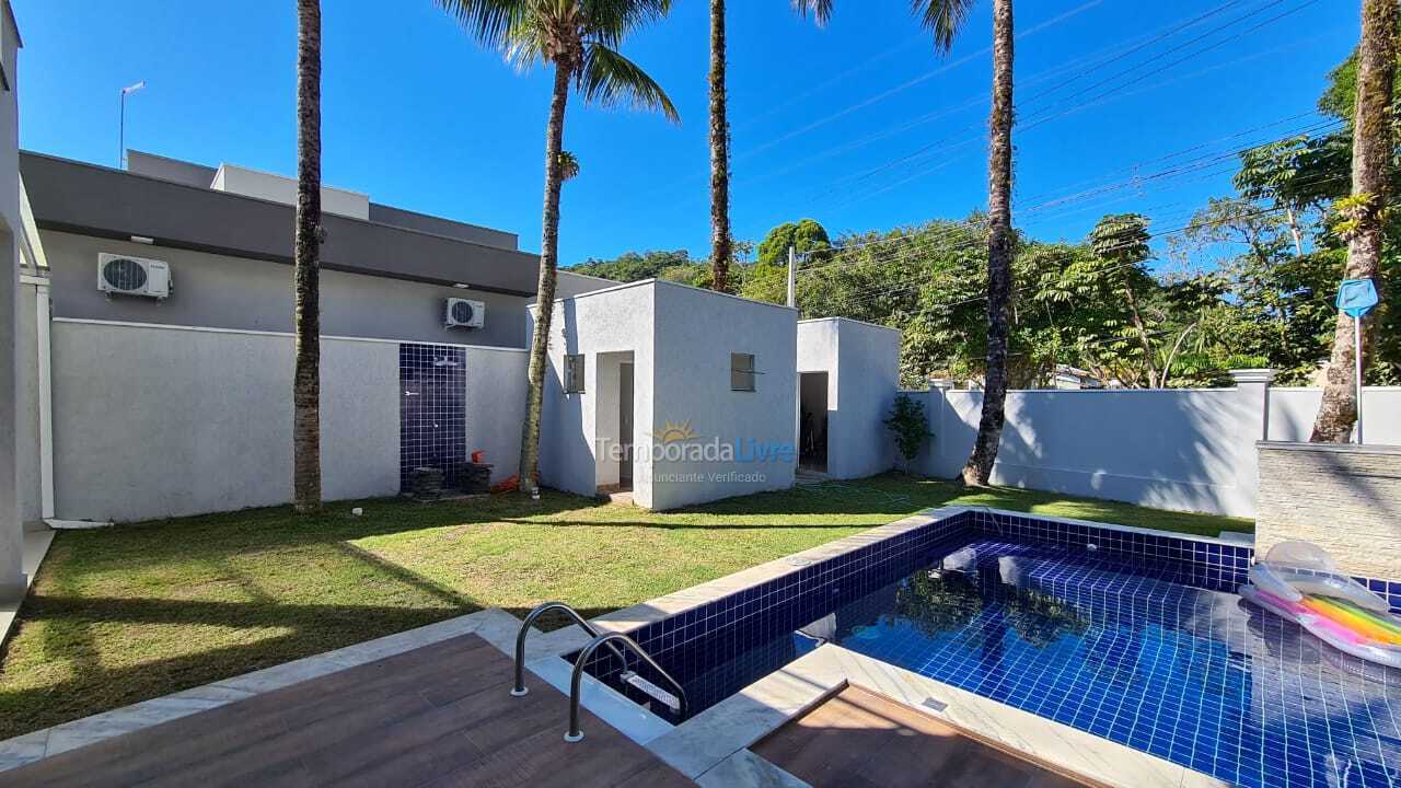 Casa para aluguel de temporada em Caraguatatuba (Praia da Mococa)