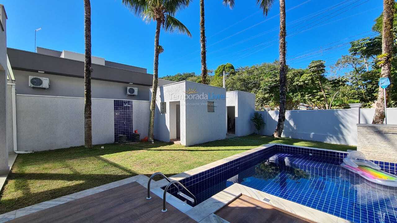 Casa para aluguel de temporada em Caraguatatuba (Praia da Mococa)